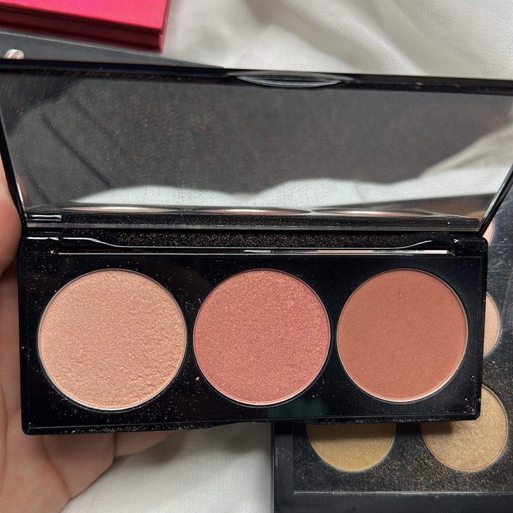 Makeup - Picture 3 of 7